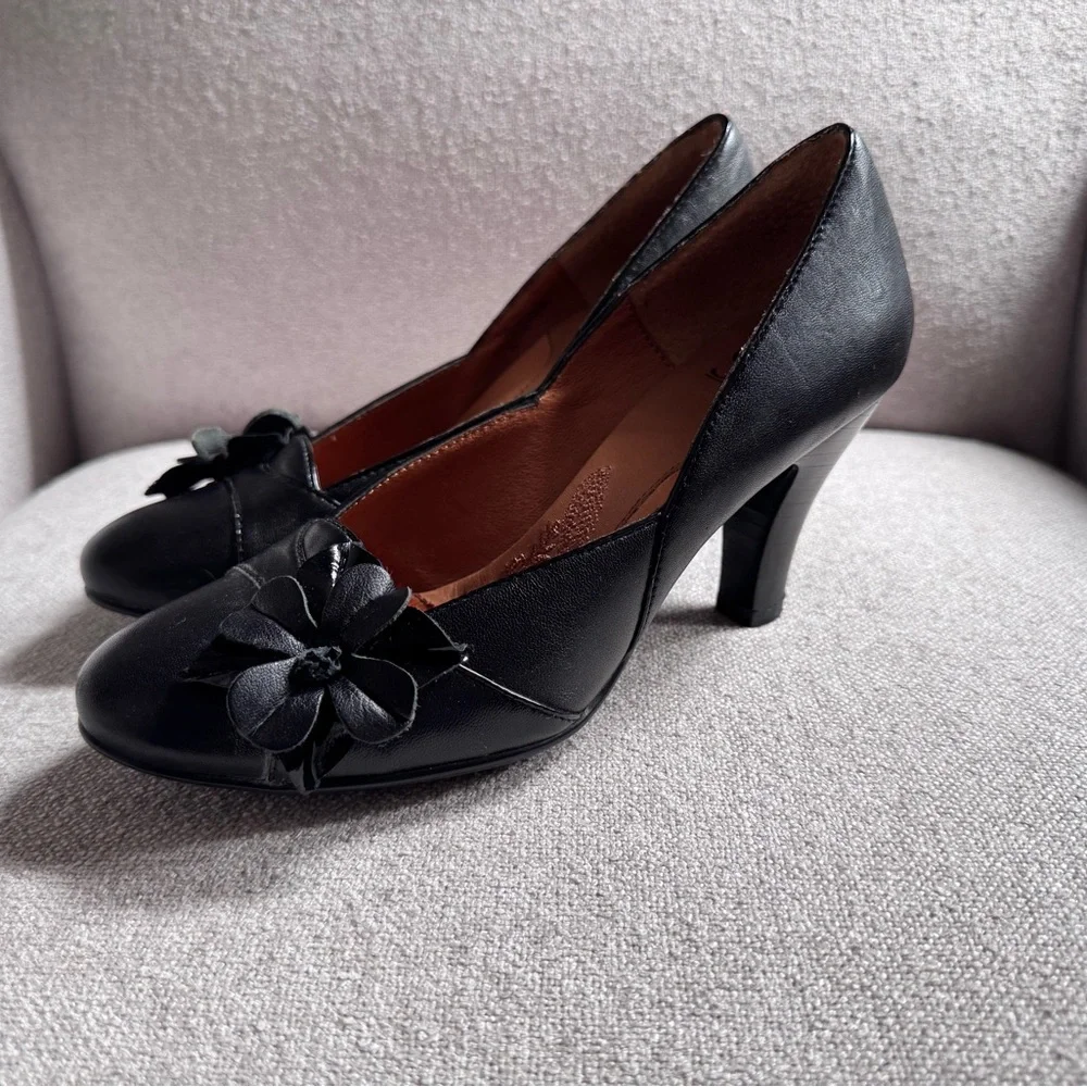 Women’s Sofft Black Skip On Heels Size 6M EUC - Picture 3 of 6